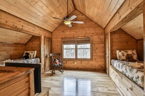 4 Schlafzimmer, Bügeleisen/Bügelbrett, kostenloses WLAN, Bettwäsche