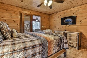 4 bedrooms, iron/ironing board, free WiFi, bed sheets - Toccoa River Station | Blue Ridge, Ga (Blue Ridge)