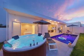 Luxury Villa, 1 Bedroom, Private Pool | Hypo-allergenic bedding, iron/ironing board, free cots/infant beds - Crystal Villa Bayside (Miyakojima)