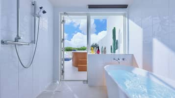 Comfort-villa - 2 soveværelser - privat pool | Badeværelse | Kombination af bruser/badekar, gratis toiletartikler, hårtørrer