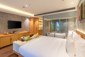 Grand Suite | Minibar, desk, iron/ironing board, free WiFi - KUA CASA SUITE (Da Nang)