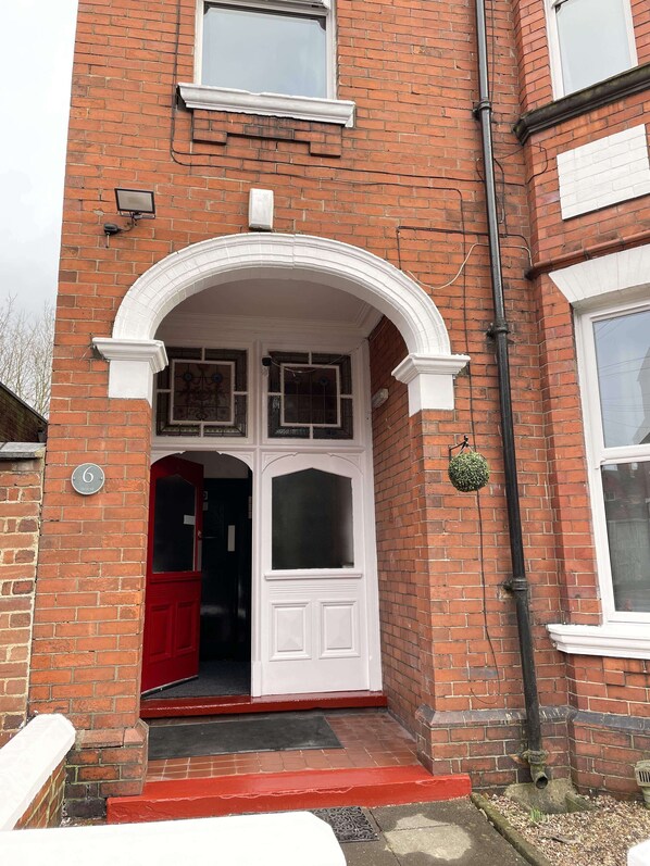 Front of property - ISUITES (Newcastle-Under-Lyme)