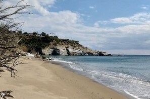 Plage, chaises longues, serviettes de plage