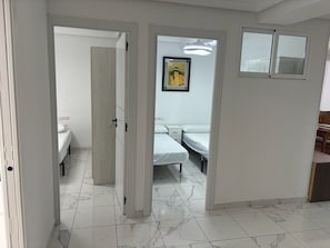 3 makuuhuonetta, silitysrauta/-lauta, ilmainen Wi-Fi, vuodevaatteet