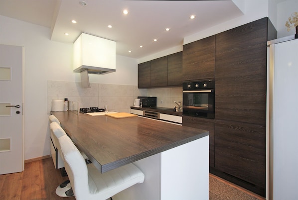 Fridge, microwave, oven, stovetop