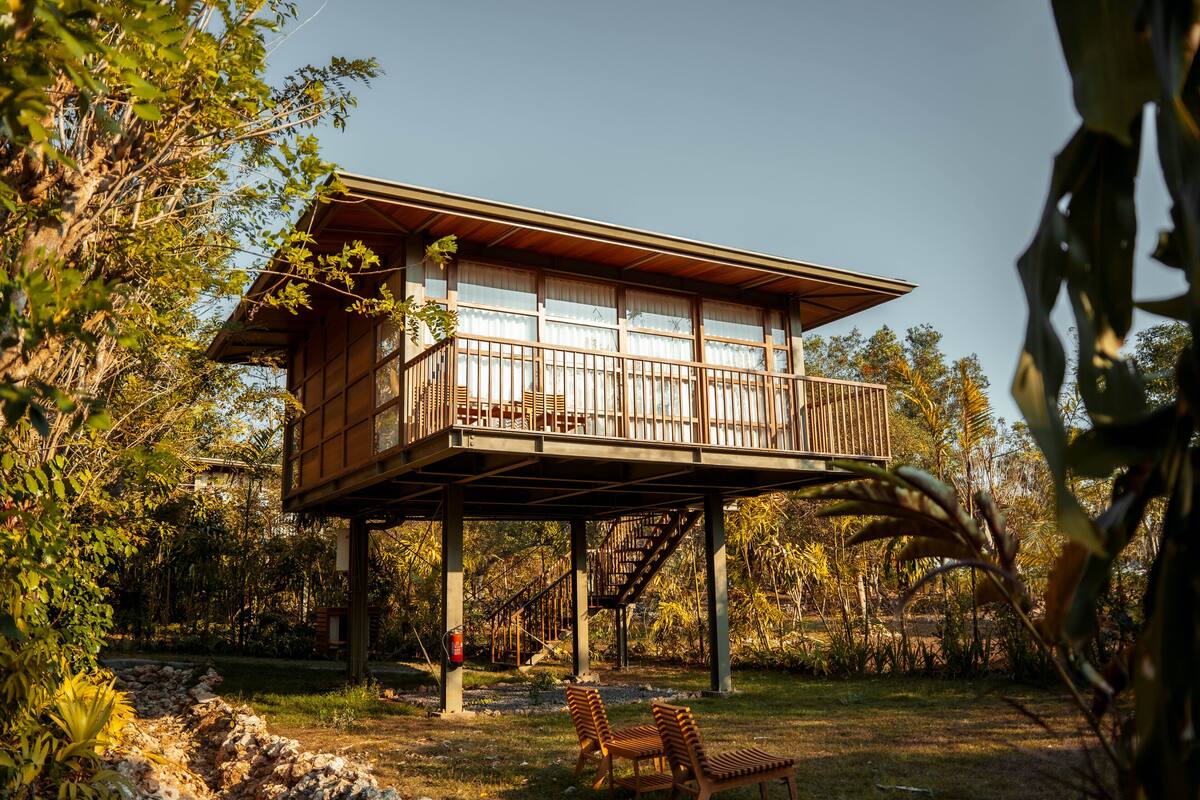 Tree House (Studio) | Premium bedding, free WiFi, bed sheets