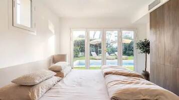 5 bedrooms, iron/ironing board, travel cot, free WiFi