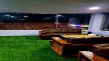 32-inch flat-screen TV with cable channels, TV