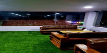 32-inch flat-screen TV with cable channels, TV