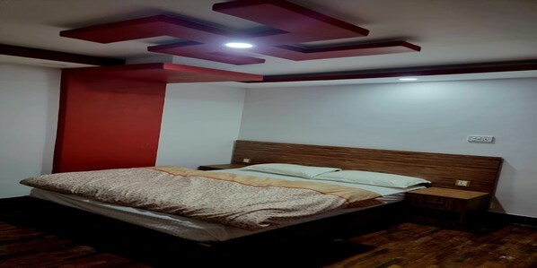Deluxe Room | Desk, free WiFi, bed sheets - MeroStay 003 Green Forest Homestay (Tarakeshwar)