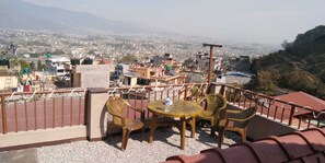 Deluxe Room | In-room dining - MeroStay 003 Green Forest Homestay (Tarakeshwar)