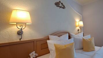 Comfort Double Room | Premium bedding, in-room safe, desk, WiFi (free)