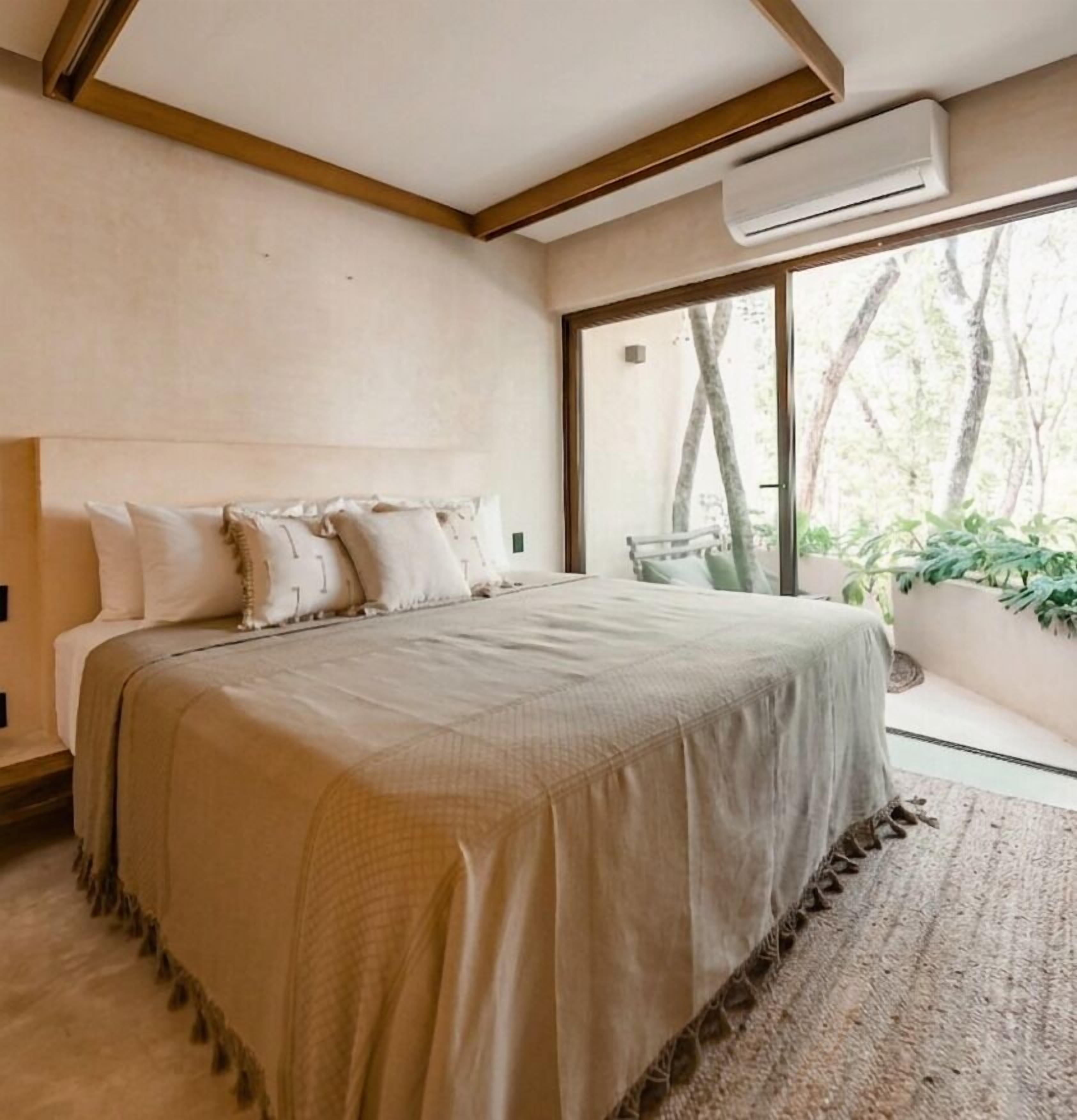 Ropa de cama de alta calidad y minibar 