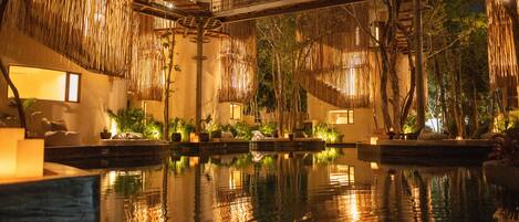 2 つの屋外プール