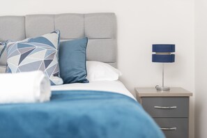 4 bedrooms, Internet, bed sheets - ♤ Spring Fair Accommodation Guest Welcome ♤ Entire Modern 4 Bed ♤ (Shirley)