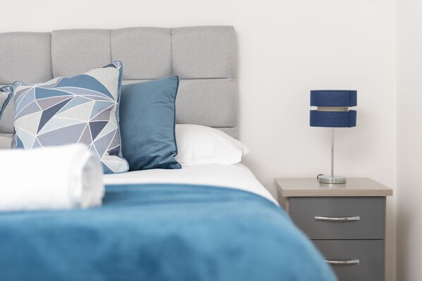 4 bedrooms, internet, bed sheets