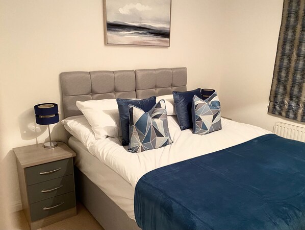 4 bedrooms, internet, bed sheets