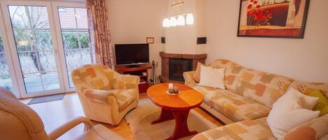 TV, fireplace