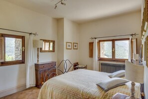6 Schlafzimmer, BĂŒgeleisen/BĂŒgelbrett, Reisekinderbett, kostenloses WLAN