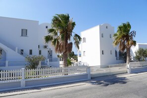 Front of property - Nostos Studio (Santorini)