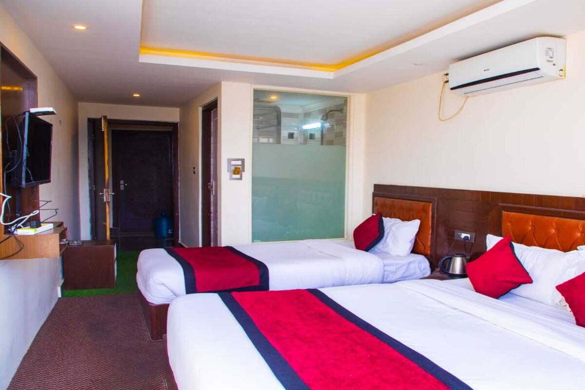 Habitación doble Deluxe | Escritorio, wifi gratis y ropa de cama