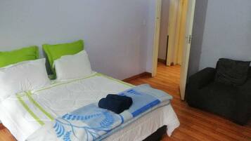 4 Schlafzimmer, Bügeleisen/Bügelbrett, WLAN, Bettwäsche