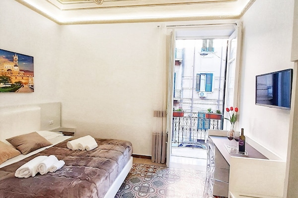 Deluxe Room, 1 King Bed, Balcony, City View | 1 bedroom, Egyptian cotton sheets, premium bedding, down comforters