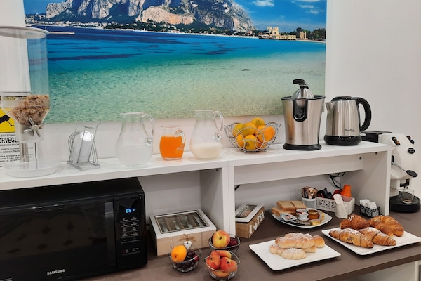 Petit déjeuner buffet (10 EUR par personne)