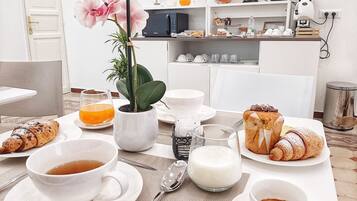 Päivittäinen buffetaamiainen (10 EUR per henkilö)