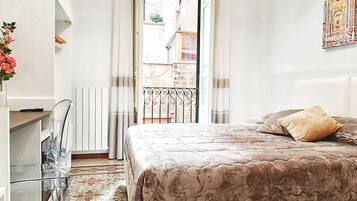 1 bedroom, Egyptian cotton sheets, premium bedding, down duvets