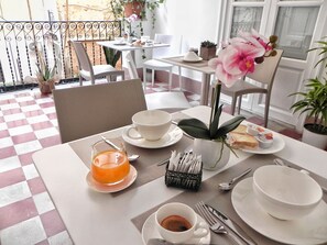 Daily buffet breakfast (EUR 10 per person) - Ai Quartieri (Palermo)