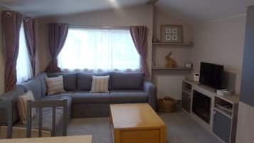 Smart-TV, peis og bøker