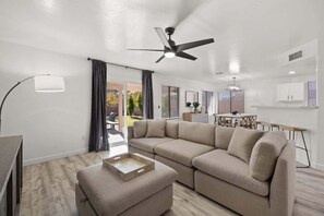 テレビ、書斎 / ワークスペース