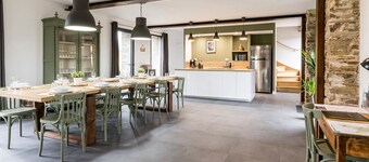 Large renovated barn with garden and spa near Nantes