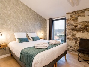 4 quartos, Wi-Fi de cortesia, roupa de cama