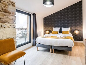 5 quartos, Wi-Fi de cortesia, roupa de cama