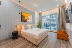 4 bedrooms, desk, iron/ironing board, free WiFi - Stunning 4 Bed l Dubai Marina l City Skyline View I Horizon Tower (Dubai Marina)