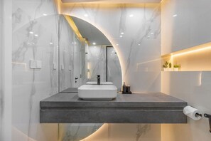 Hair dryer, towels - Stunning 4 Bed l Dubai Marina l City Skyline View I Horizon Tower (Dubai Marina)