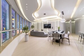 Dining - Stunning 4 Bed l Dubai Marina l City Skyline View I Horizon Tower (Dubai Marina)