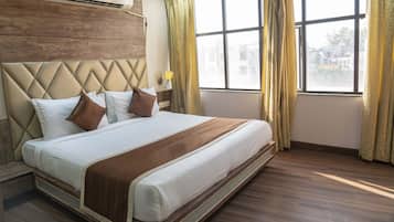Soundproofing, free WiFi, bed sheets
