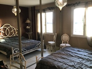 3 soverom, safe på rommet, skrivebord og strykejern/-brett