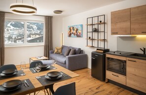 Grand Apartment, 1 Bedroom, Non Smoking, Mountain View | Living area | Flat-screen TV - Auhof (Bad Gastein)