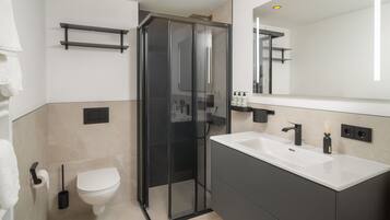 Family Quadruple Room, Kitchen, Garden View | Bathroom | Free toiletries, hair dryer, slippers, towels