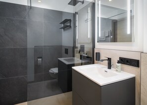 Articles de toilette gratuits, sèche-cheveux, chaussons