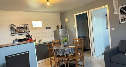 L'Arbre de Vy, T2 42m2 detached, sleeps 5, garage, near train station