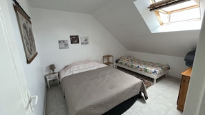1 Schlafzimmer, Reisekinderbett, WLAN, Bettwäsche