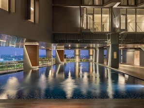 Outdoor pool, pool umbrellas, pool loungers - Herloom BSD (Gading Serpong)