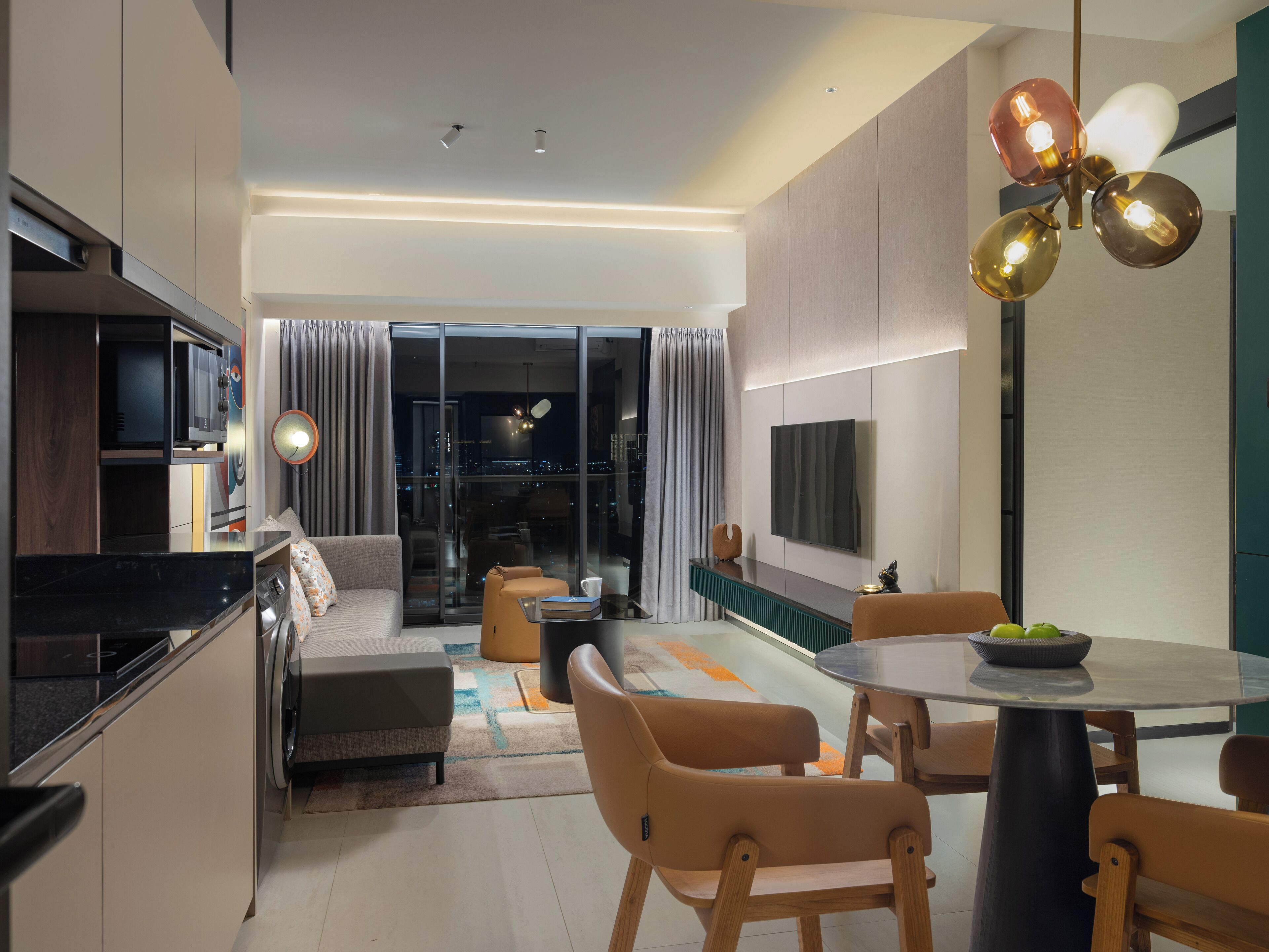 Two Bedroom Suites | ครัวขนาดเล็กส่วนตัว | ตู้เย็นขนาดใหญ่, ไมโครเวฟ, เตาประกอบอาหาร, กาต้มน้ำไฟฟ้า