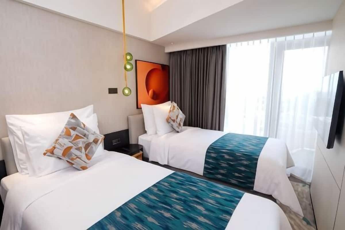 In-room safe, individually decorated, individually furnished, desk