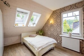 2 Schlafzimmer, Schreibtisch, Bügeleisen/Bügelbrett, WLAN